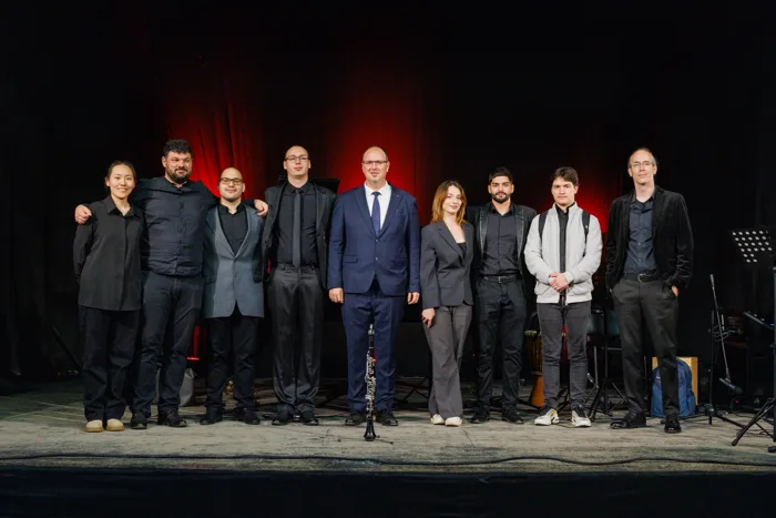Artists & collaborators